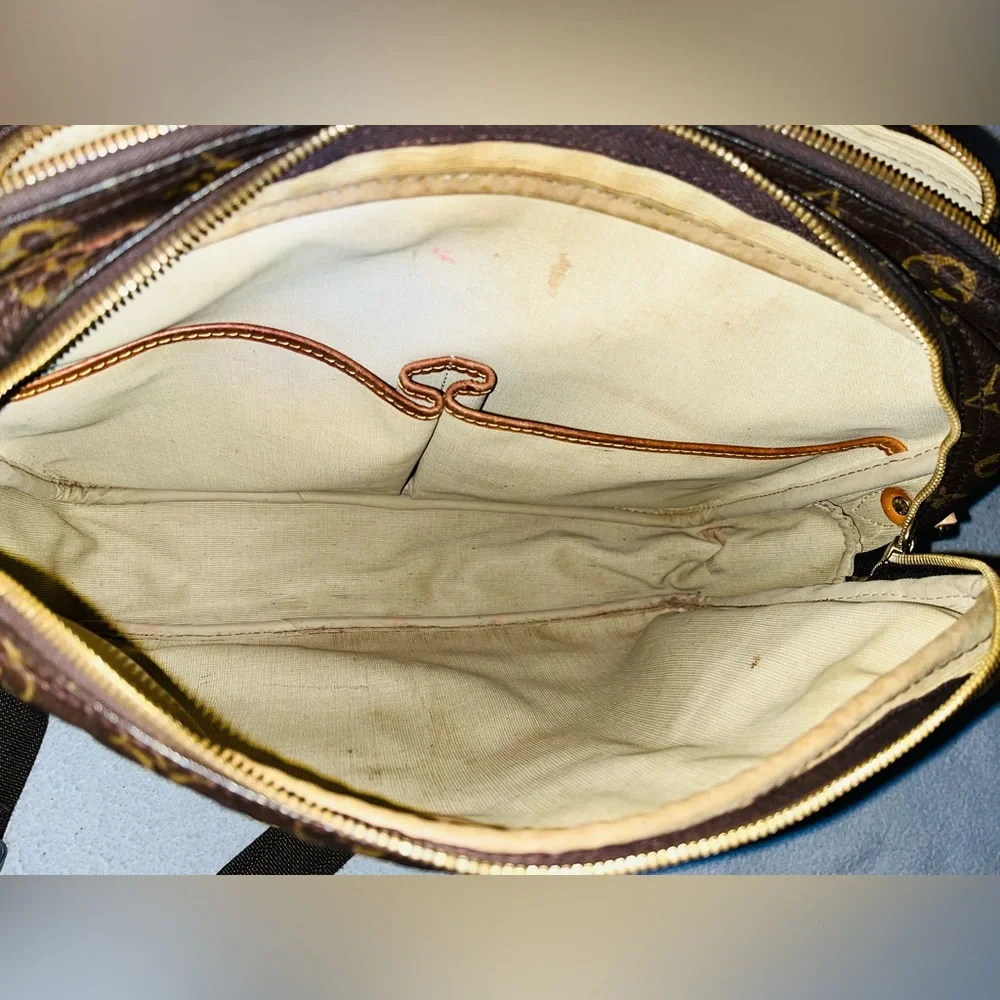 LOUIS VUITTON Monogram Reporter GM Crossbody Shoulder Bag - Picture 4 of 16